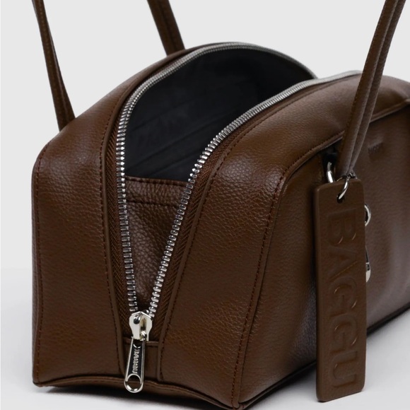 BAGGU Small Recycled Leather Bowler Bag
Brown NEW WITH TAGS NWT - Picture 4 of 5